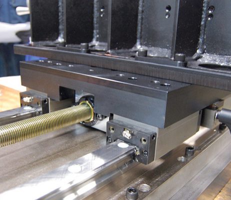 Các ứng dụng phổ biến của bạc đạn trượt – Công nghệ dẫn hướng 4 Portable Milling Machine Linear Rails Det1 e1504489805535