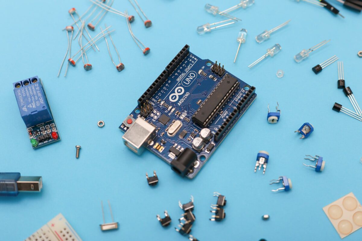 Tìm hiểu Arduino là gì? Ưu điểm và ứng dụng