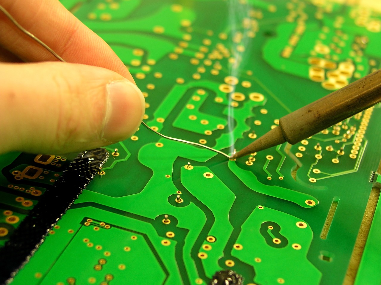 Mạch PCB là gì? Cấu tạo, phân loại và ứng dụng
