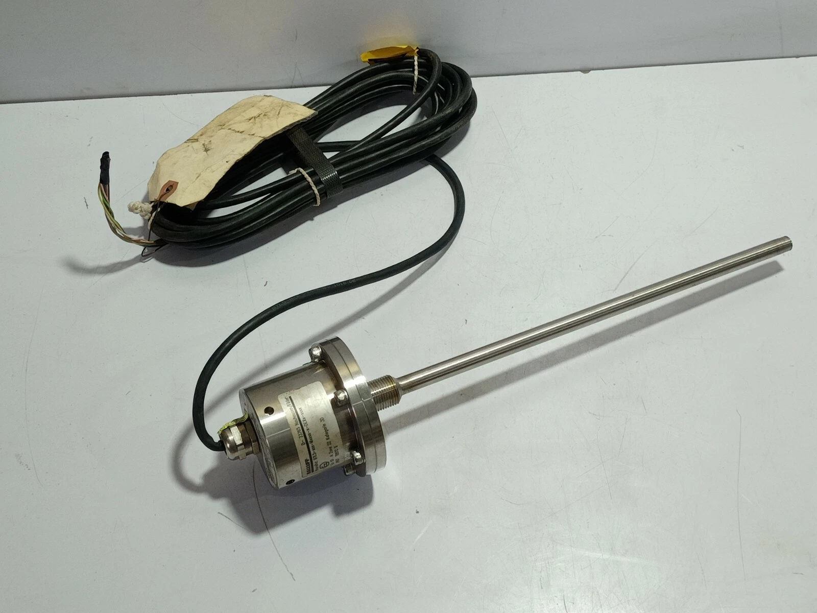 Cảm biến vị trí BTL04LP và BTL02JK 2 BTL04LP (BTL5-P1-M0300-B-DEXB-KA10)